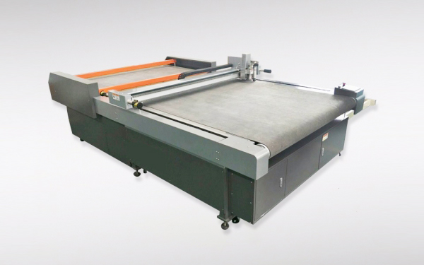 汽車內(nèi)飾振動刀切割機(jī) 汽車內(nèi)飾振動刀切割機(jī)